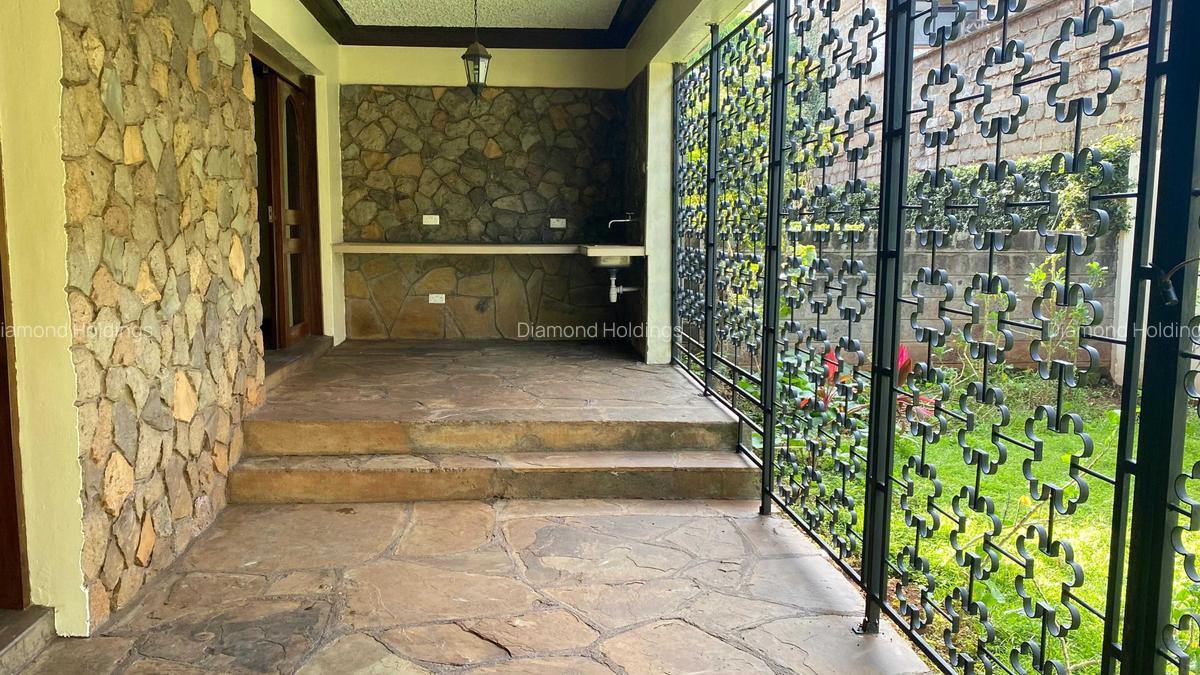 5 Bed House with En Suite at Parklands - 3