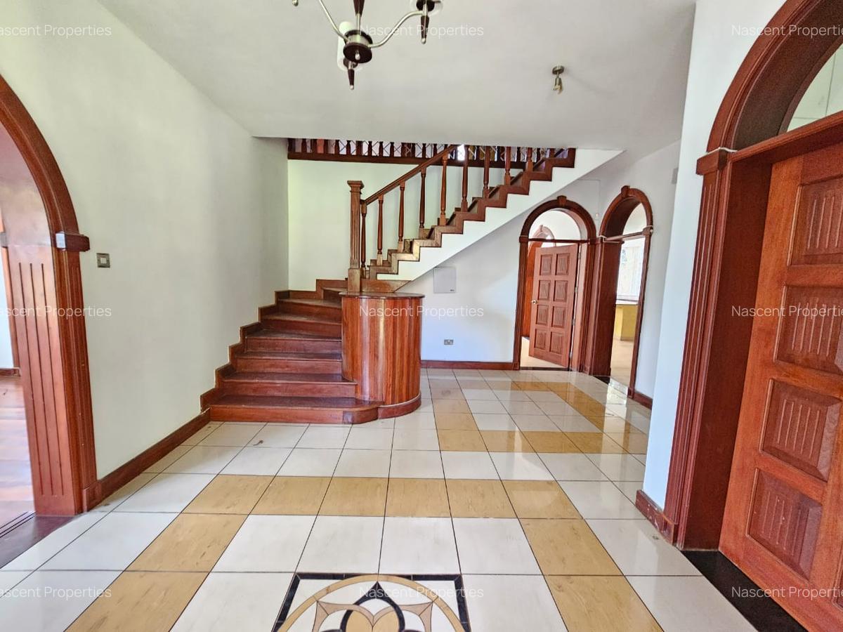 5 Bed House with En Suite in Rosslyn - 13
