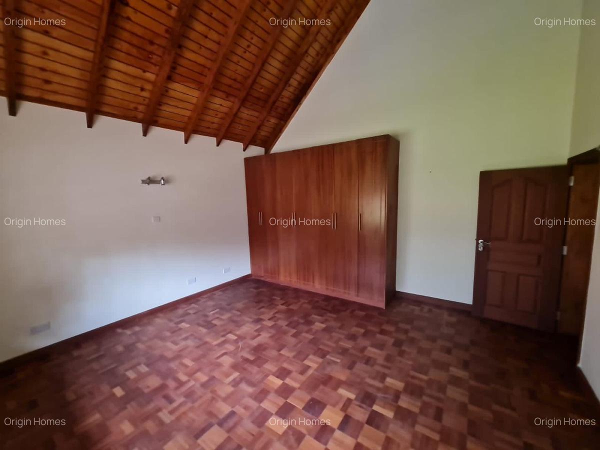 4 Bed Townhouse with En Suite at Lavington - 13