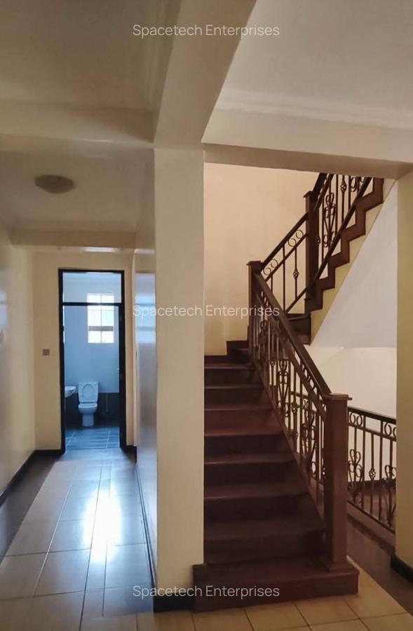 4 Bed Townhouse with En Suite in Rosslyn - 13