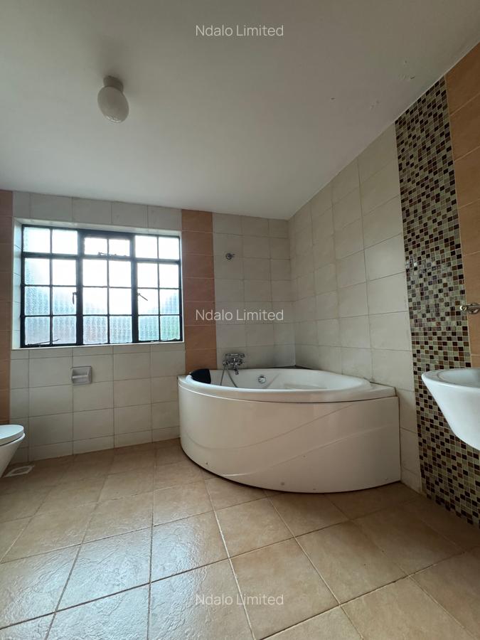 5 Bed Townhouse with En Suite at Lavington - 13
