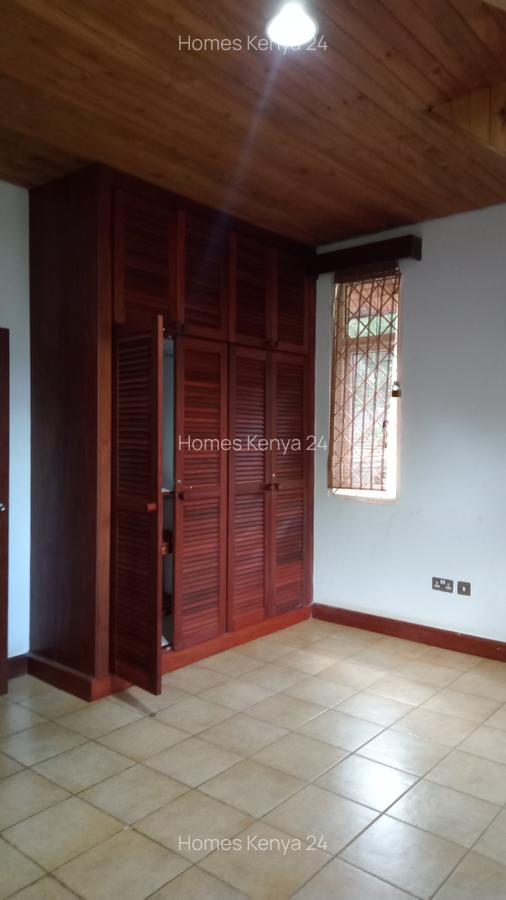 5 Bed House in Rosslyn - 14