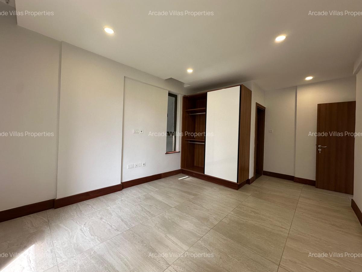 3 Bed Apartment with En Suite in Westlands Area - 11