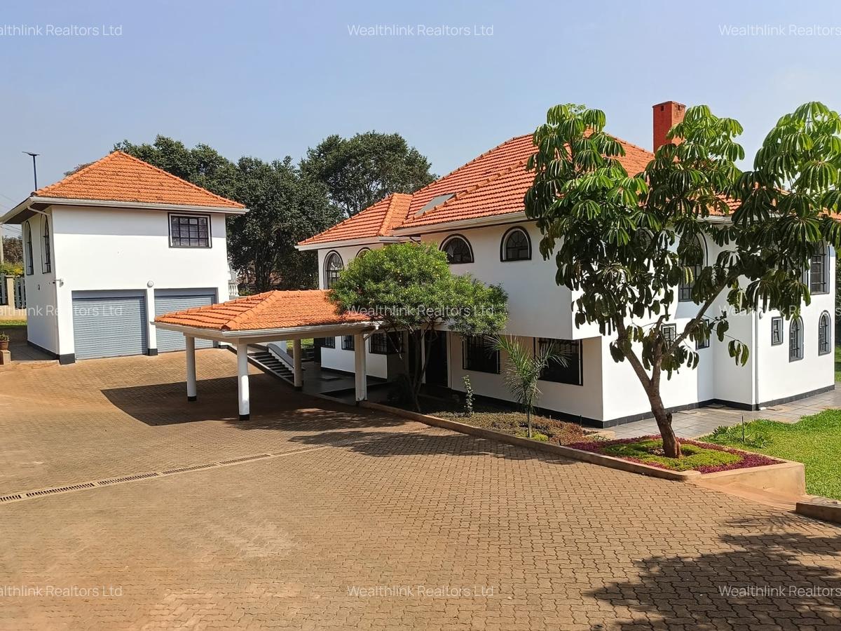 5 Bed House with En Suite at Ridgeways - 3