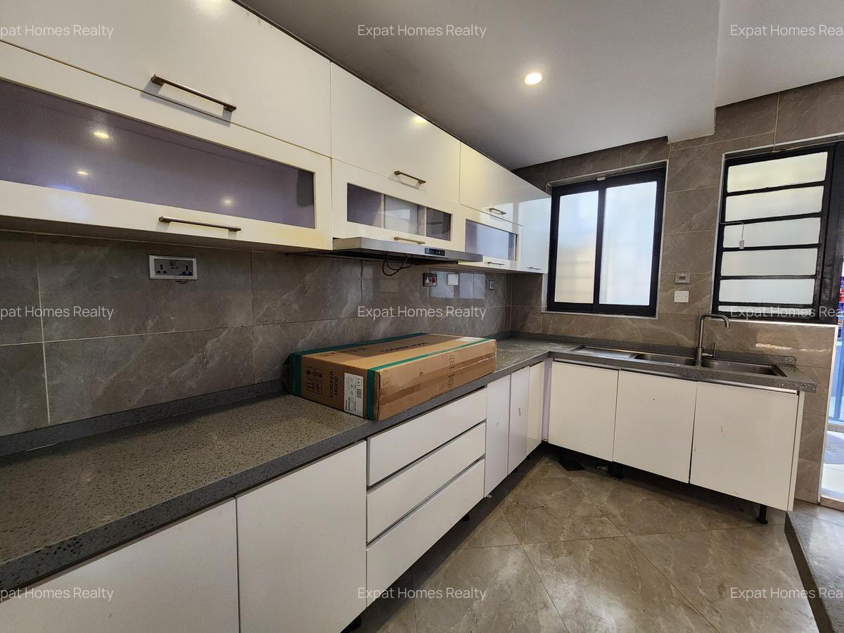 5 Bed Villa with En Suite in Lavington - 8
