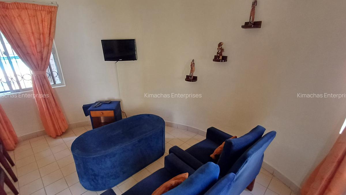 Serviced 1 Bed Apartment with En Suite at 1St Avenue - 2