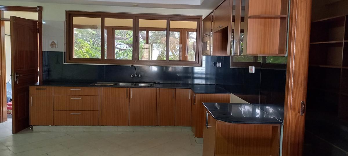 3 Bed Apartment with En Suite in Westlands Area - 5