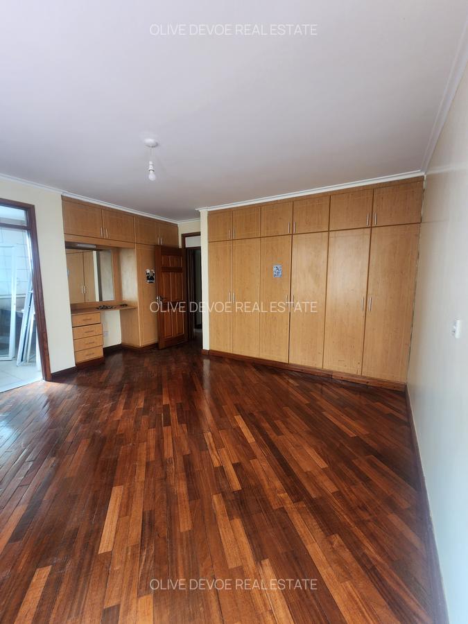 4 Bed Townhouse with En Suite in Lavington - 17