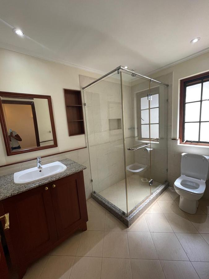 5 Bed Townhouse with En Suite in General Mathenge - 16