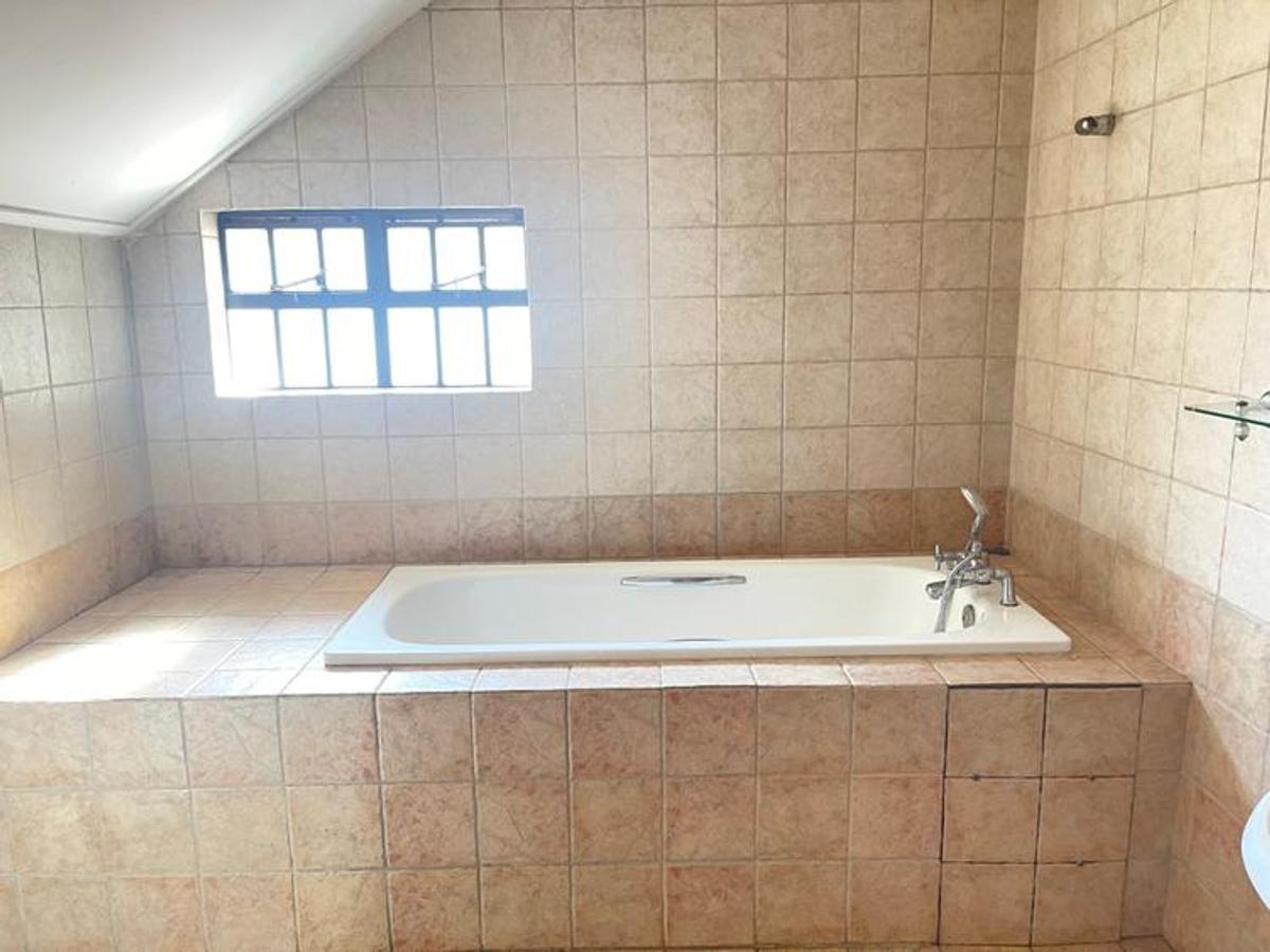 Furnished 4 Bed Apartment with En Suite at Lavington Green - 15