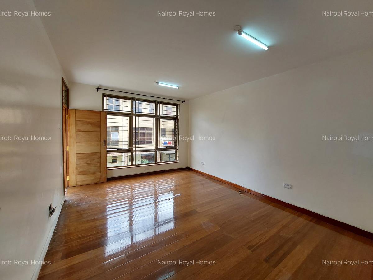 5 Bed Townhouse with En Suite at Lavington Lane - 19