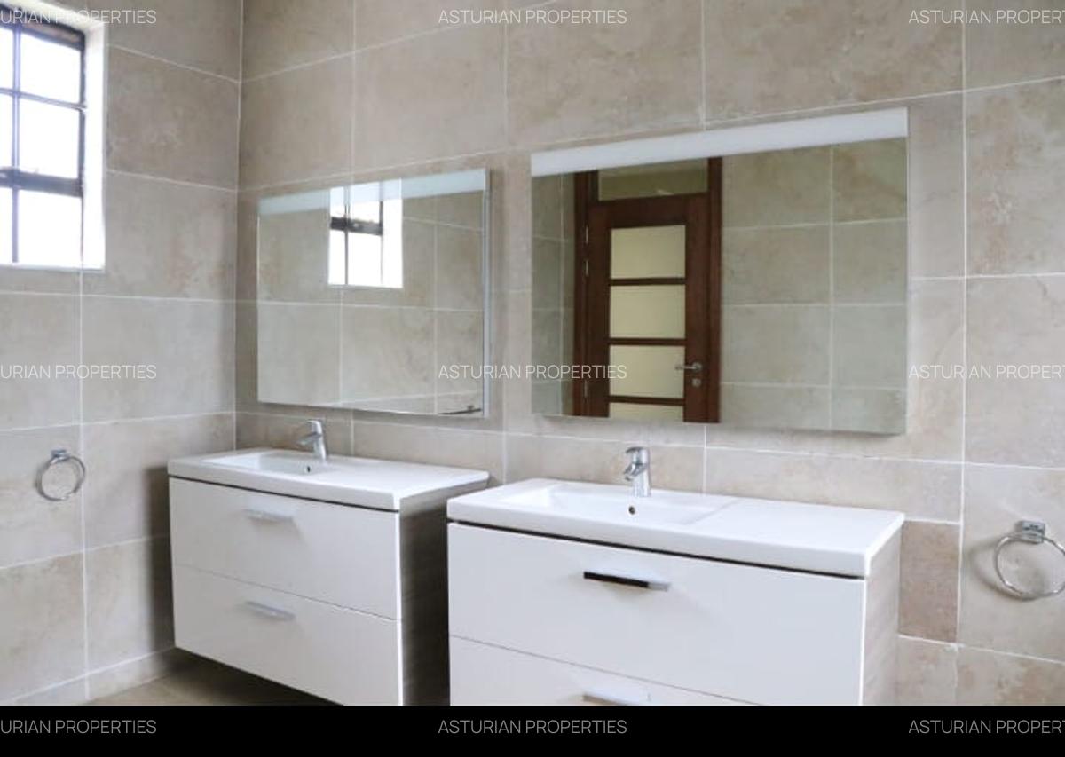 5 Bed Townhouse with En Suite in Runda - 6