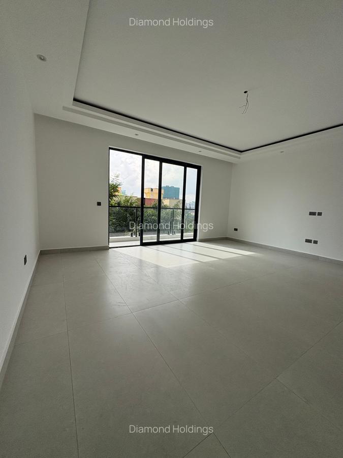 2 Bed Apartment with En Suite in Brookside - 4