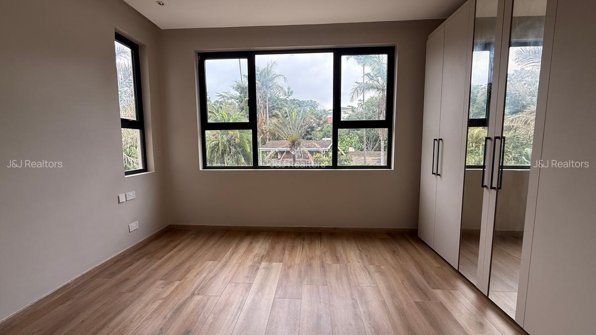 5 Bed Townhouse with En Suite in Lavington - 13