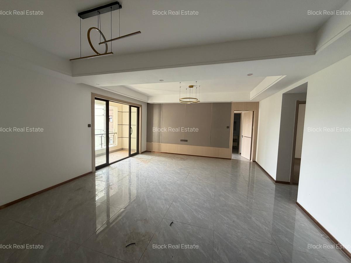 3 Bed Apartment with En Suite in Riverside - 4