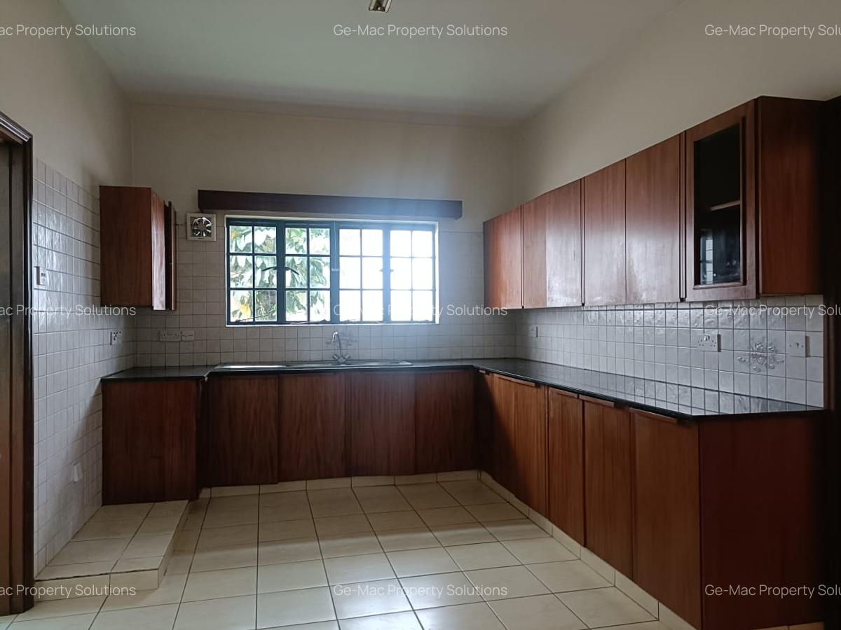 4 Bed House with En Suite in Spring Valley - 5