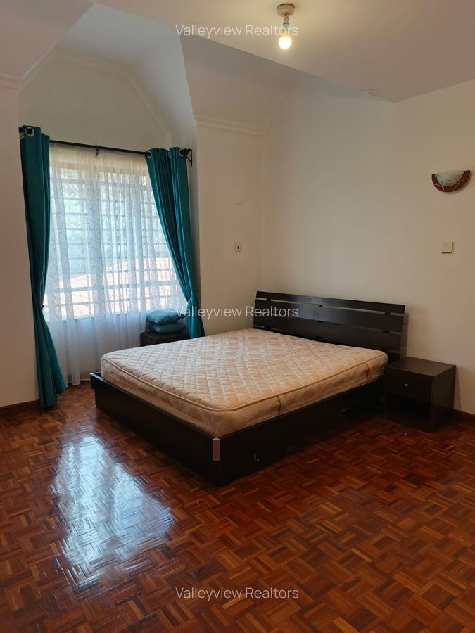 3 Bed Villa with En Suite at Lavington - 14