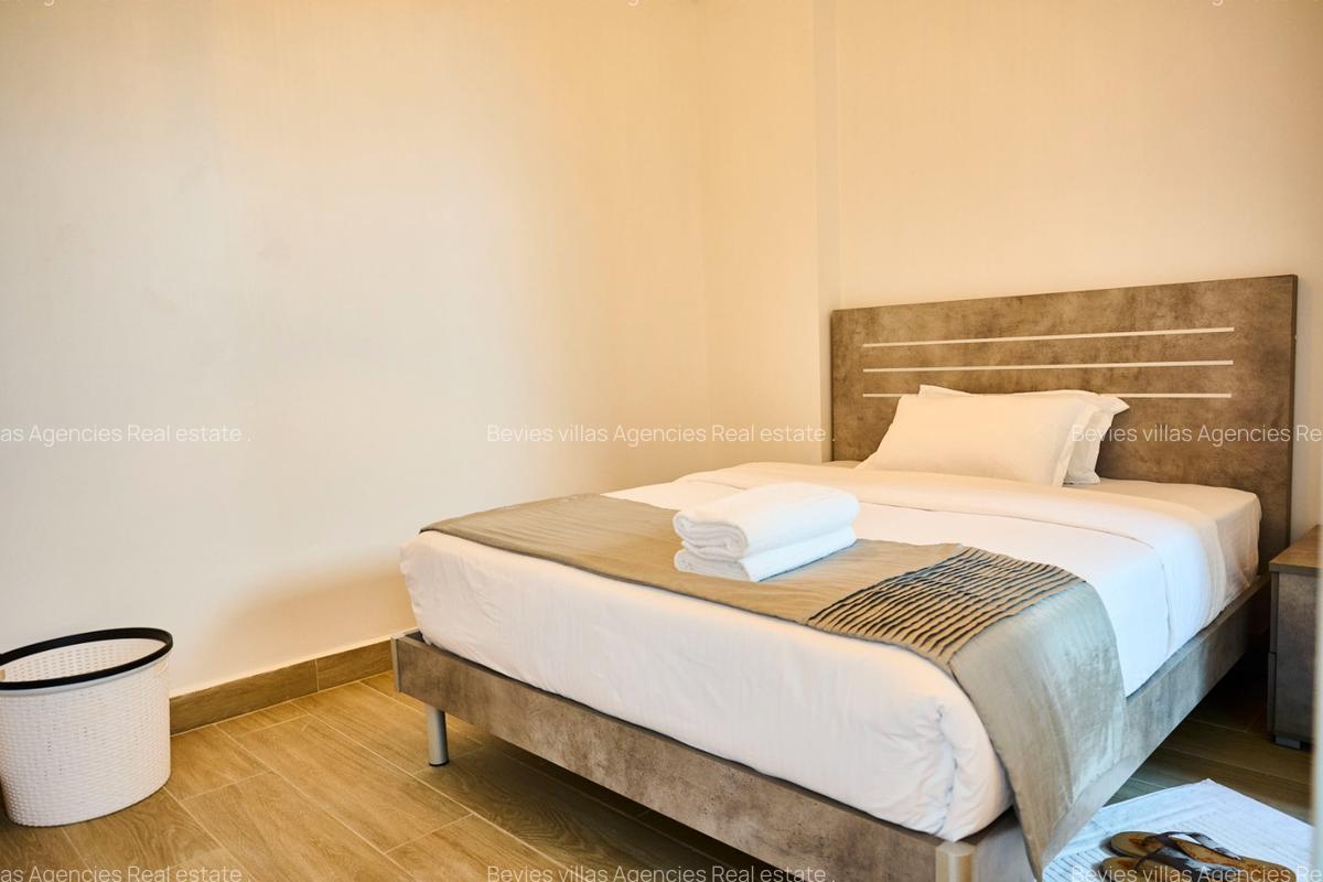 Serviced 3 Bed Apartment with En Suite at Riverside - 18