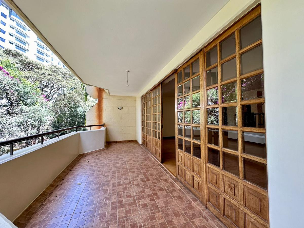 3 Bed Apartment with En Suite at Lavington - 11