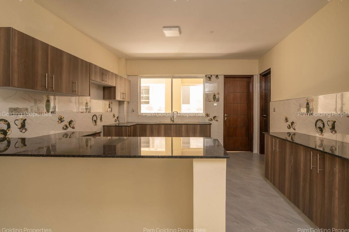 4 Bed Apartment with En Suite at 4Th Parklands - 6