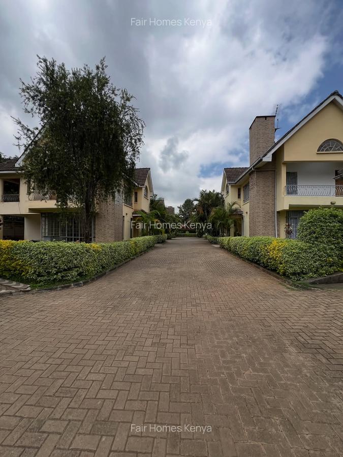 5 Bed Townhouse with En Suite at Lavington Green - 13