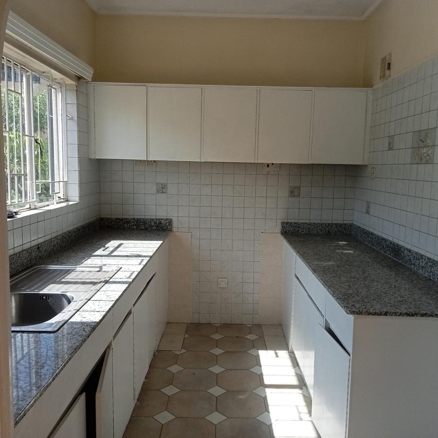 3 Bed Apartment with En Suite at Parklands - 8