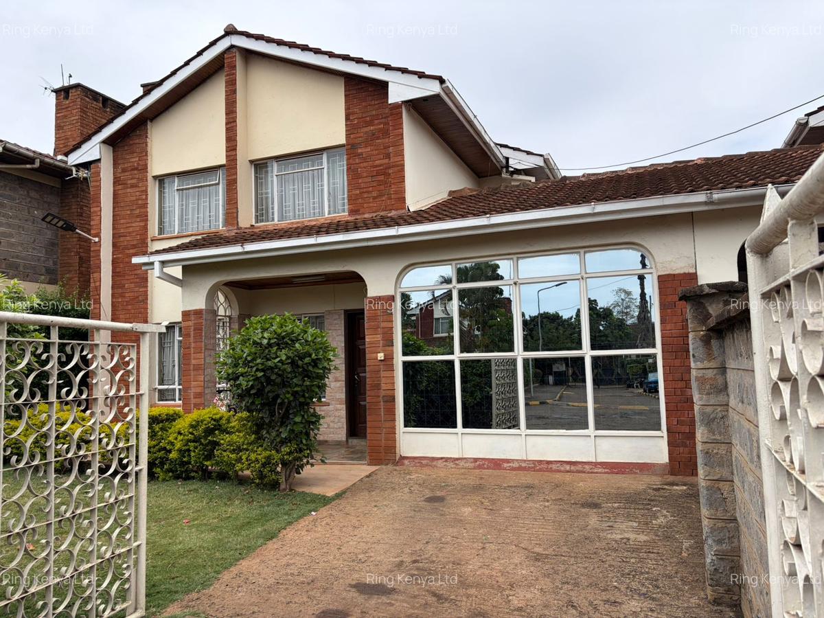 4 Bed House with Garden in Lavington - 1