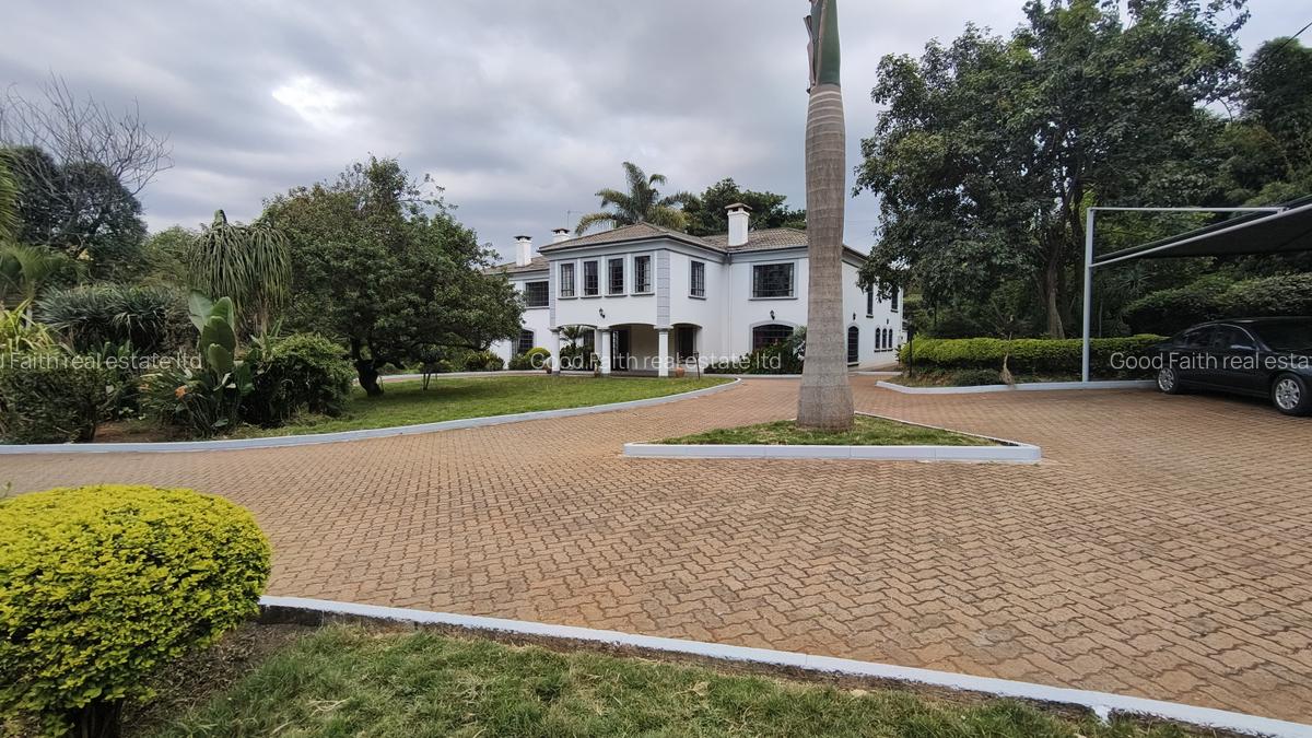 5 Bed House with En Suite in Runda - 1