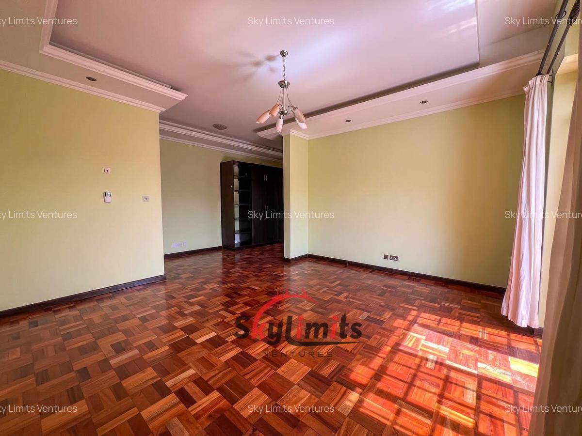 4 Bed Townhouse with En Suite in Rosslyn - 6