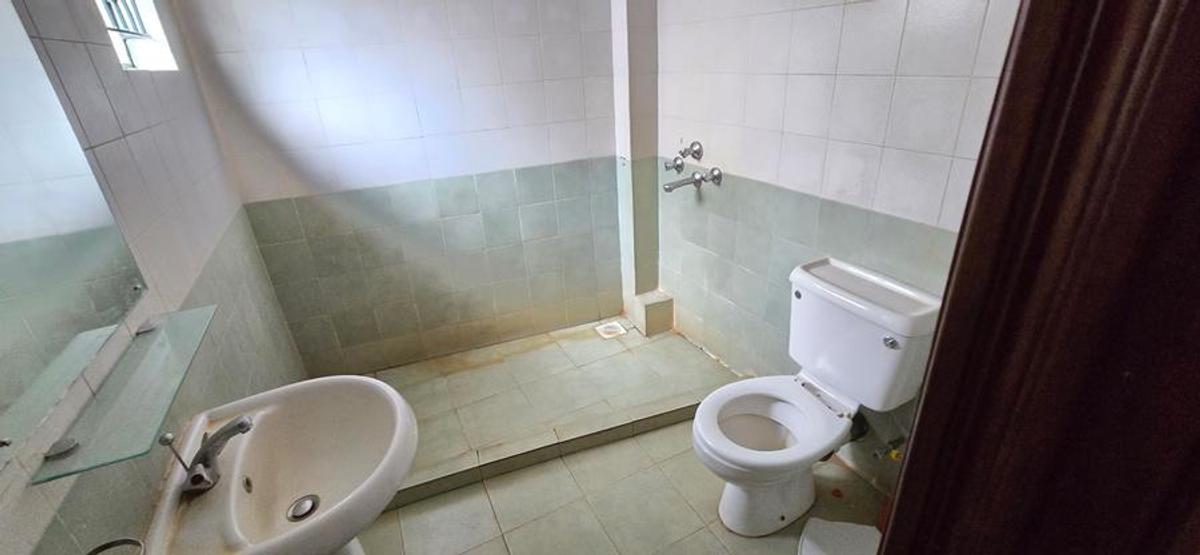 5 Bed Townhouse with En Suite in Lavington - 5