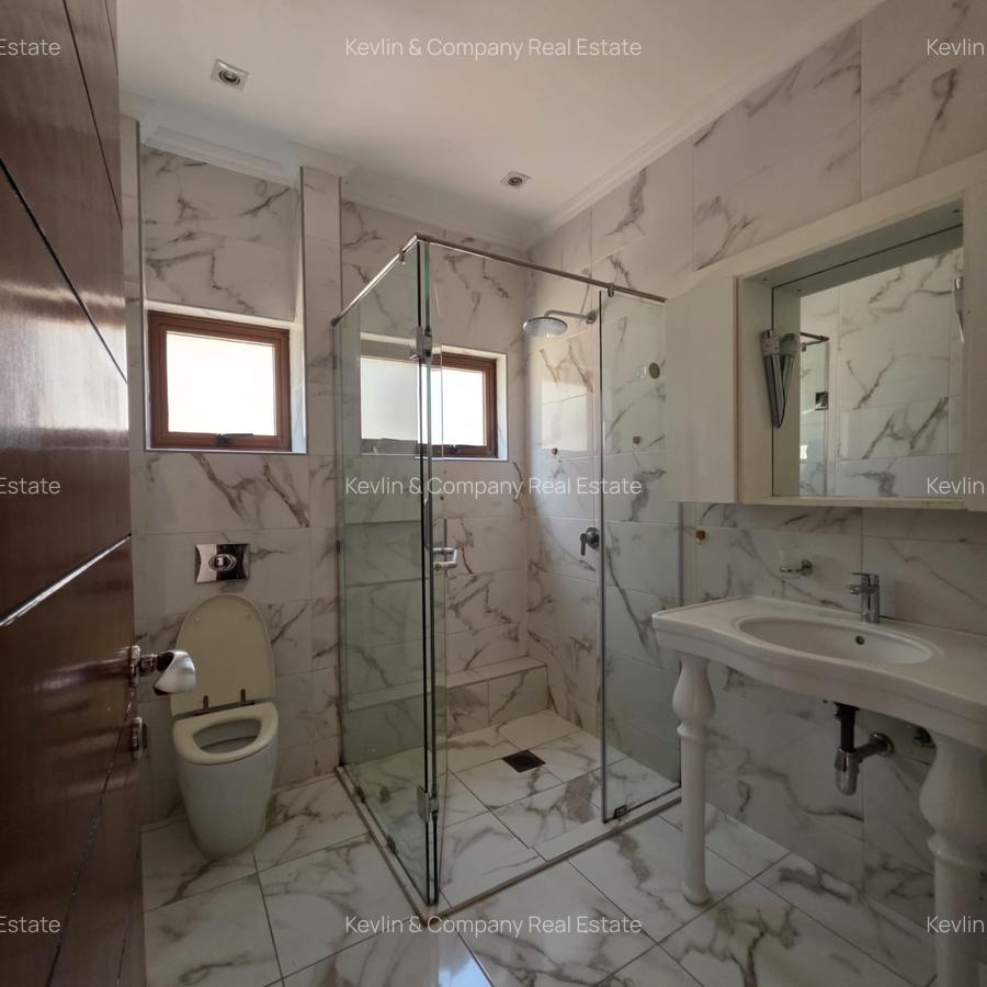 5 Bed Villa with En Suite in Lavington - 14