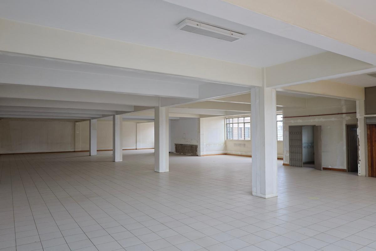4,830 ft² Office with Service Charge Included in Industrial Area - 3