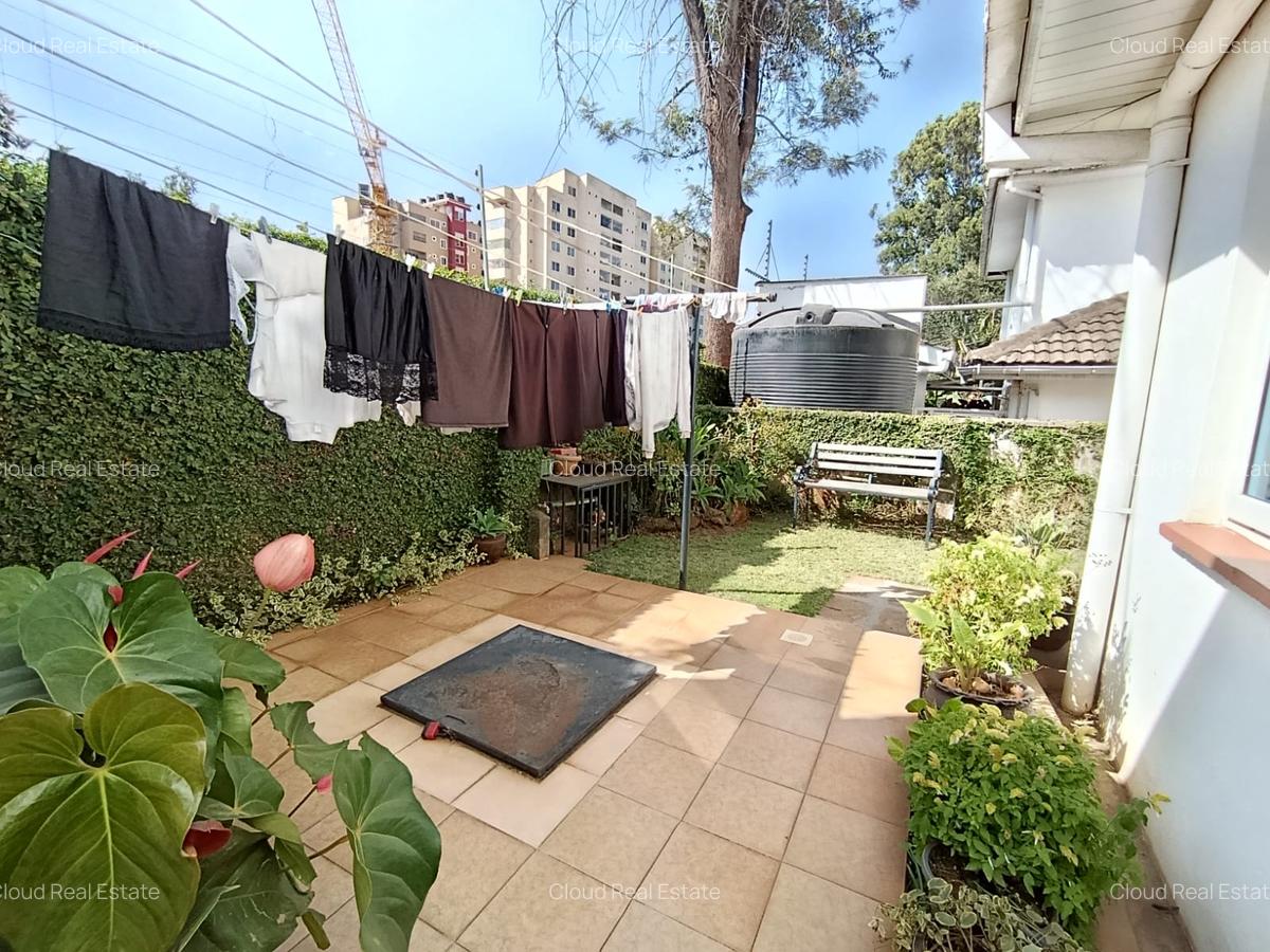 4 Bed House with En Suite in Lavington - 9