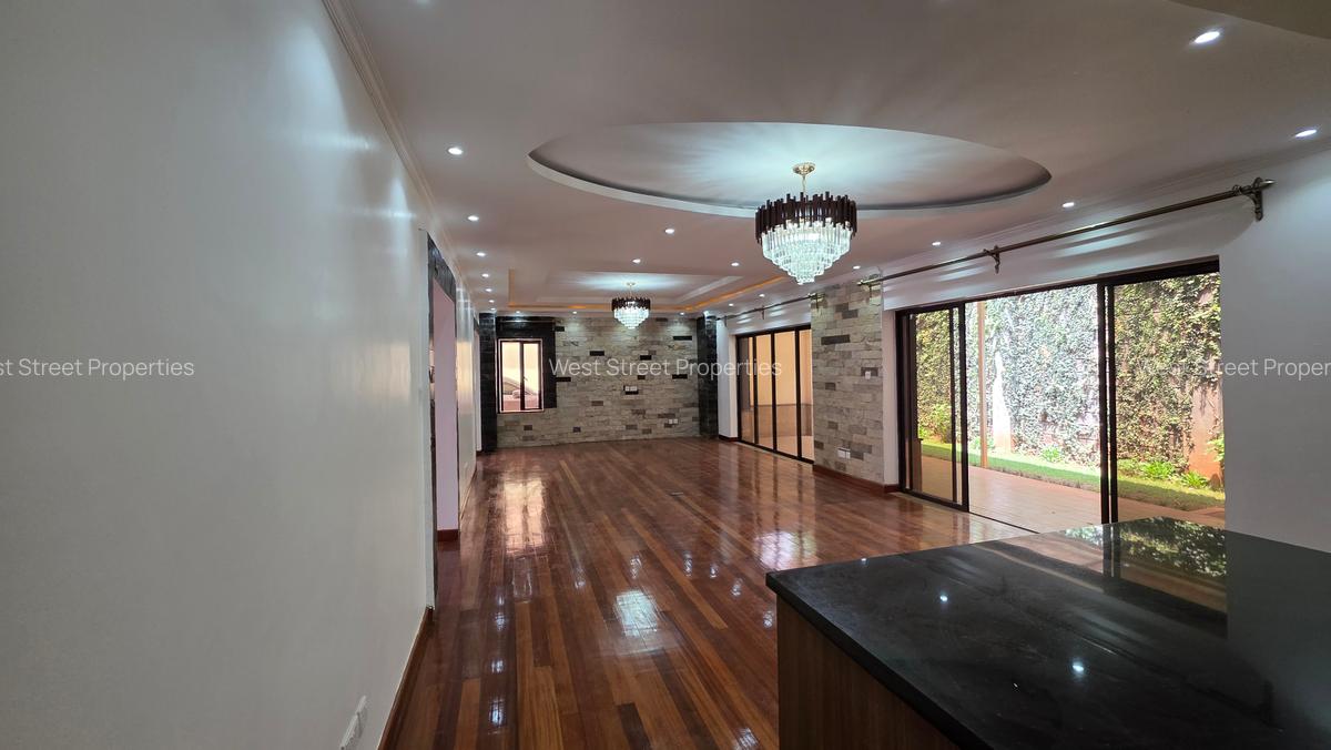 5 Bed Villa with En Suite at Lavington - 1