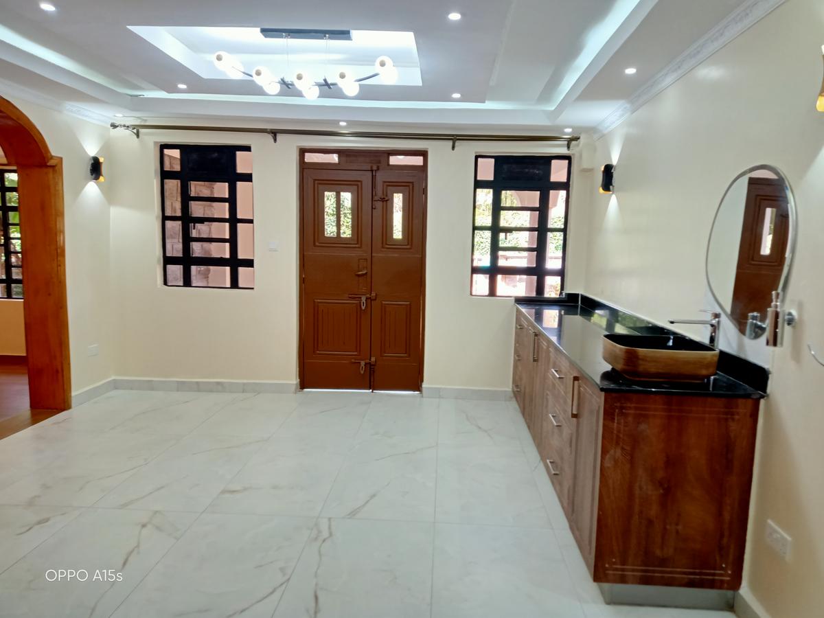 7 Bed House with En Suite in Kitisuru - 19