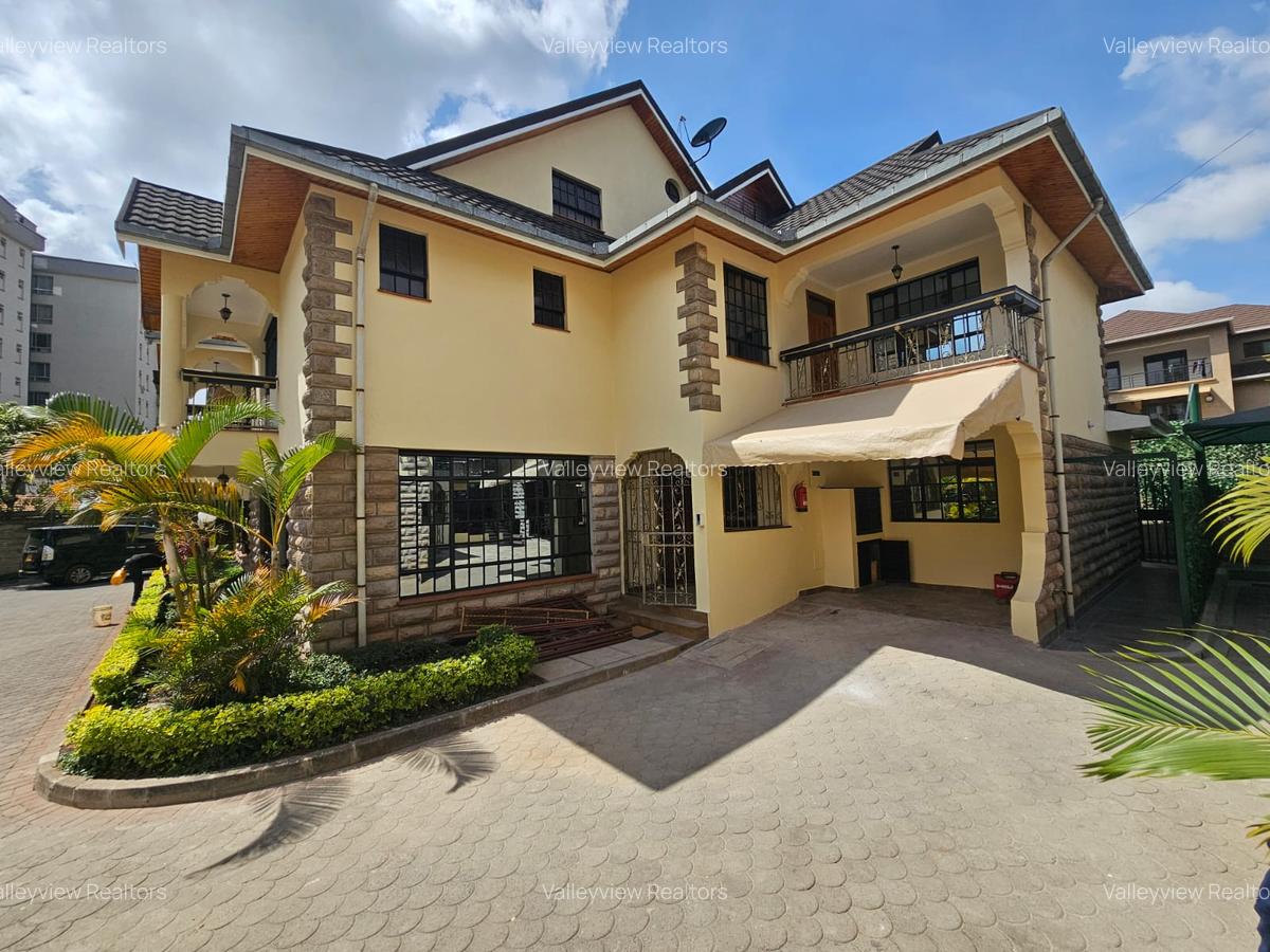 5 Bed Townhouse with En Suite at Lavington - 1