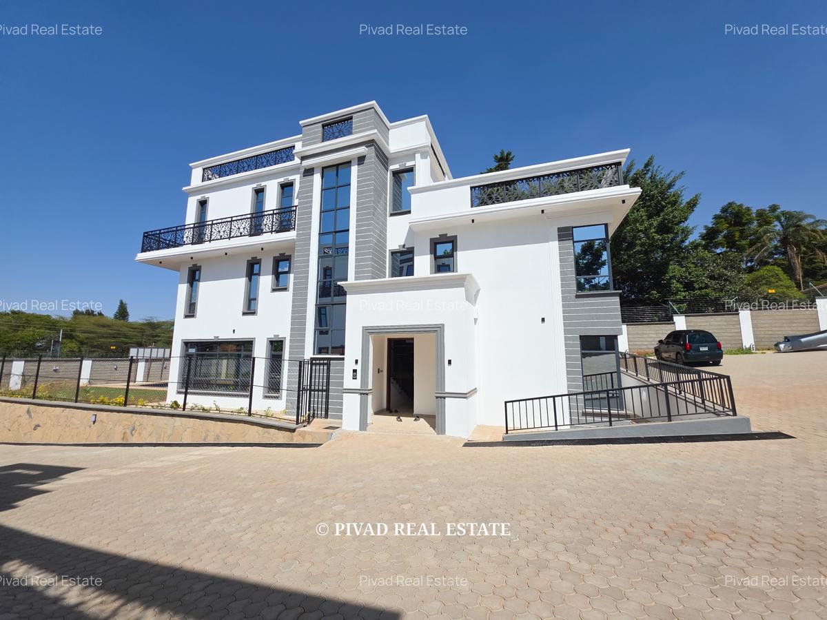 5 Bed Townhouse with Swimming Pool in Lavington - 1