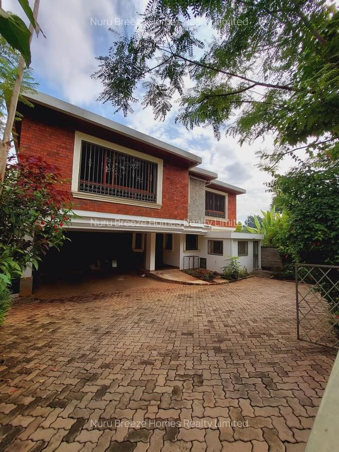5 Bed Townhouse with En Suite in Spring Valley - 1
