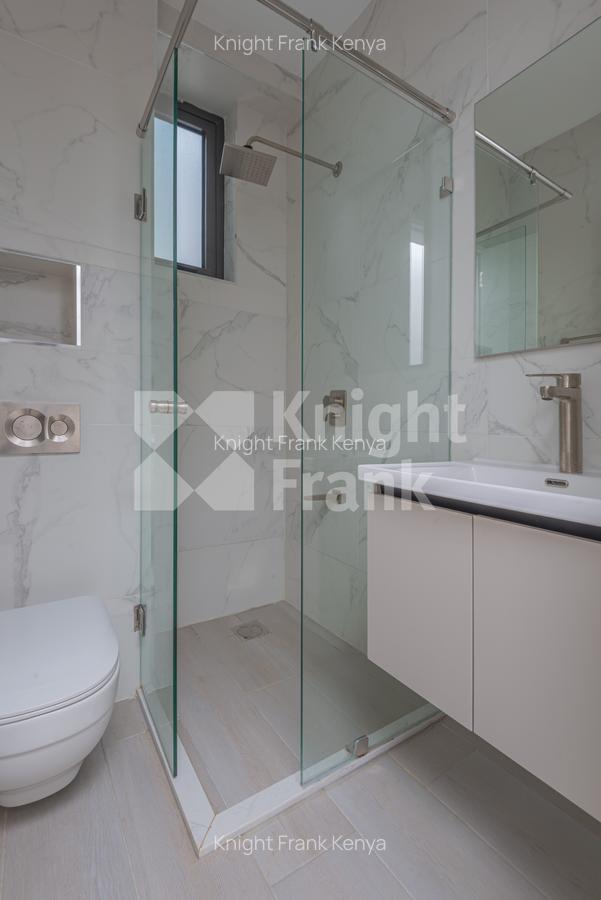 3 Bed Apartment with En Suite at Riverside Drive - 10