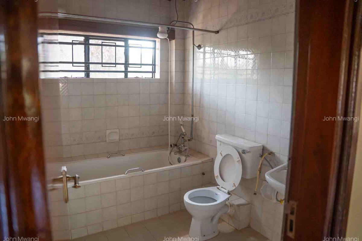 5 Bed House with En Suite in Nyari - 13