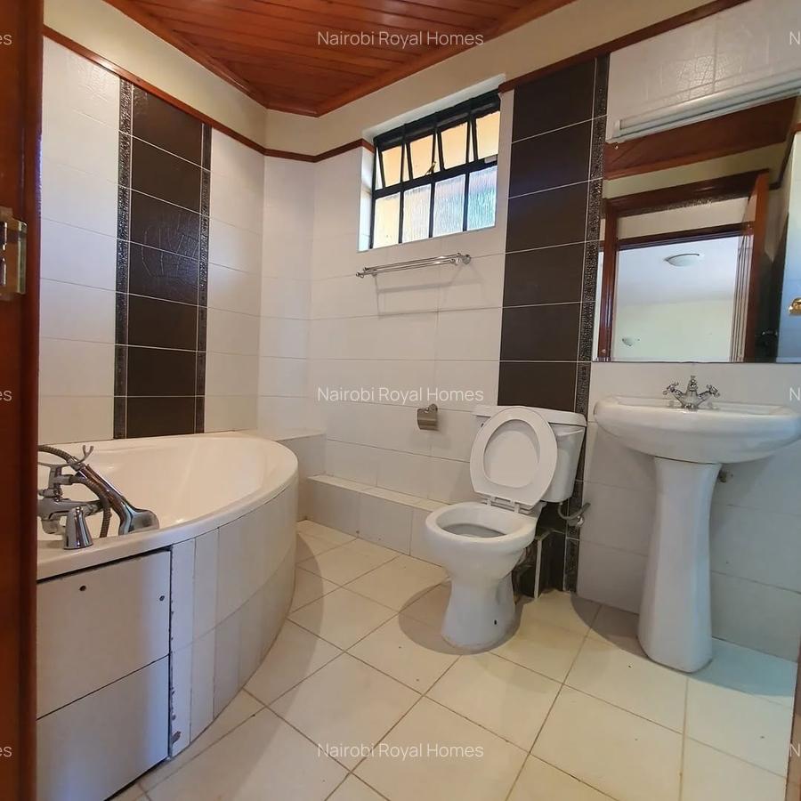 4 Bed Townhouse with En Suite at Lavington - 8