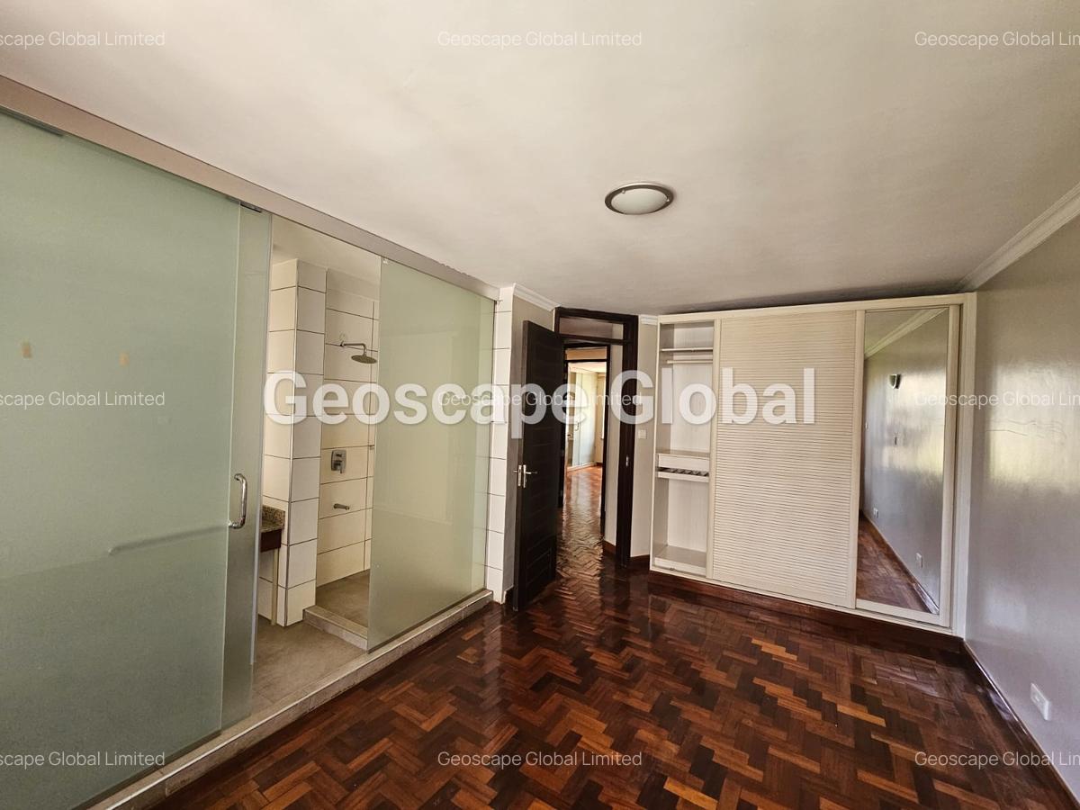 3 Bed Apartment with En Suite in Riverside - 11