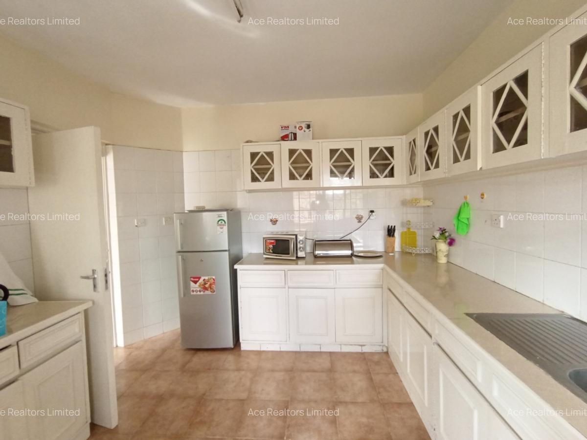 2 Bed Apartment with En Suite at Near Sarit Centre - 4