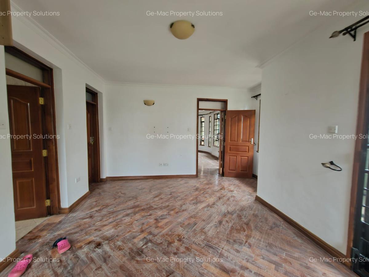 4 Bed House with En Suite in Runda - 16