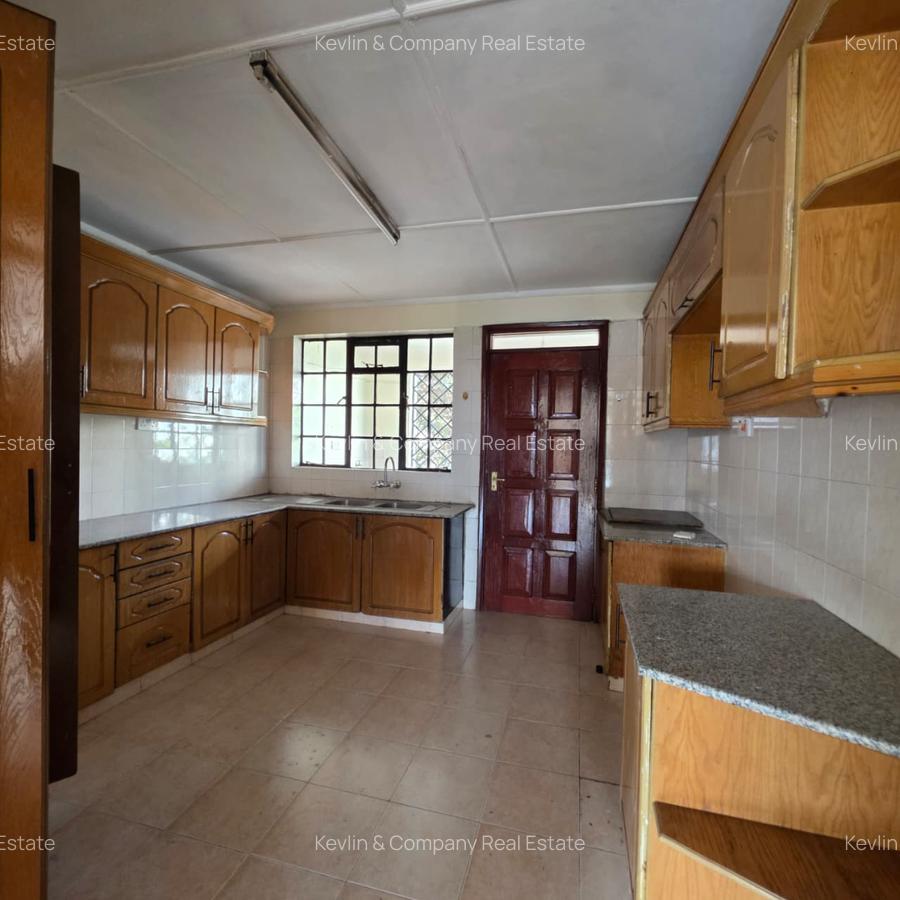 3 Bed Apartment with En Suite in Kilimani - 4