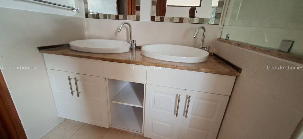 3 Bed Apartment with En Suite at Nyari - 14