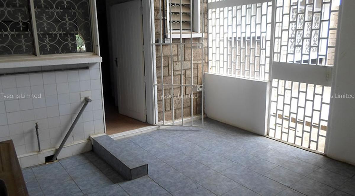 5 Bed House with En Suite in Westlands Area - 8