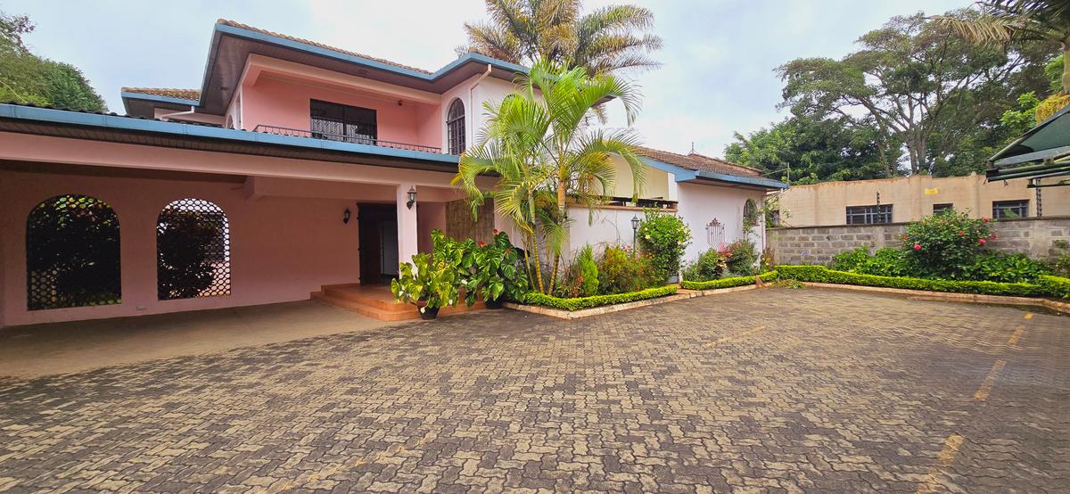 4 Bed Villa with En Suite at Convent Drive - 1