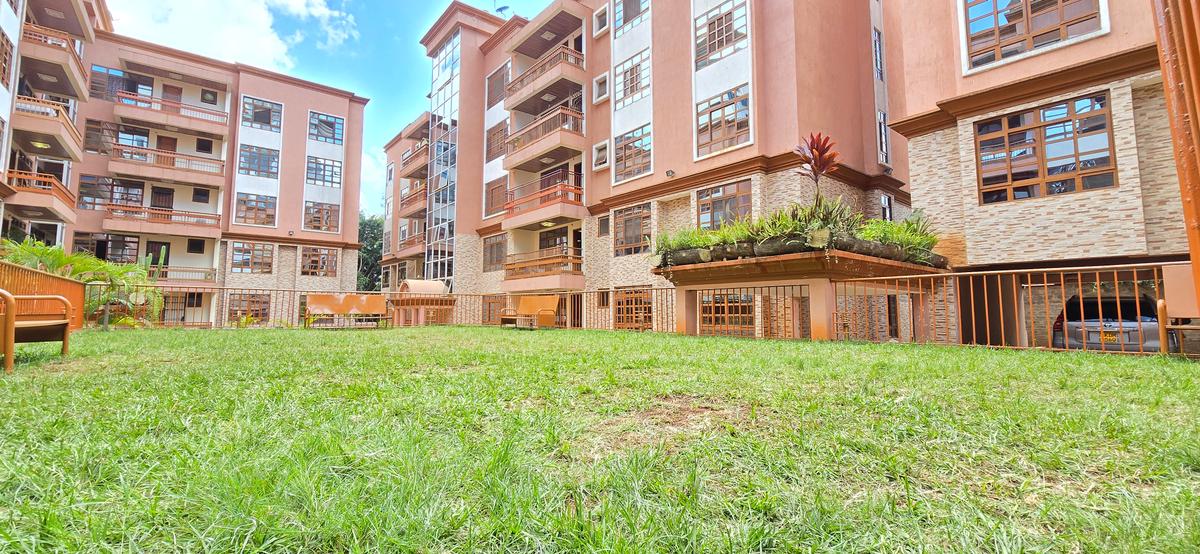 4 Bed Apartment with En Suite at Hundreds Streets - 19