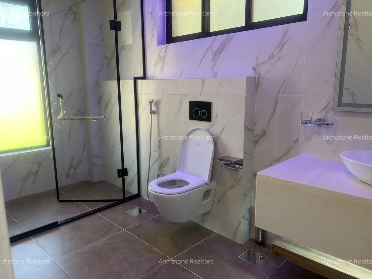 6 Bed House with En Suite in Runda - 6